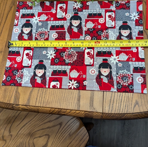 Placemats x 4. Japanese geisha girls theme. Bright red colours. - Picture 6 of 8